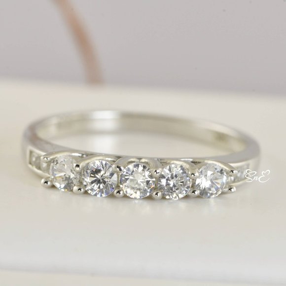Round Cut Diamond Band Ring 14K White Gold Finish Wedding Ring - Picture 1 of 2